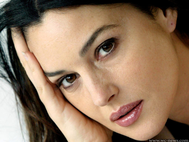 erotic photos gallery page news photos monica bellucci belluci