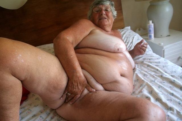 hot grandma porn pics free photo pics old large naked dirty bed masturbating grandma gilf libby