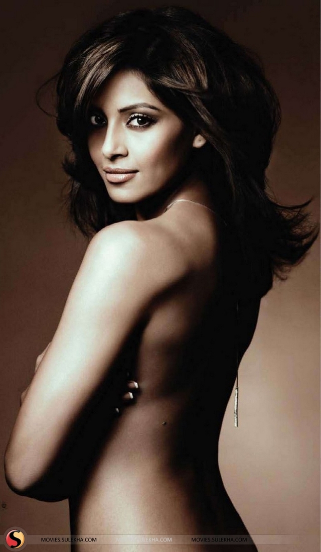 hot nude pics photo photos picture hot nude stills goes actor bollywood event maxim basu bipasha bips