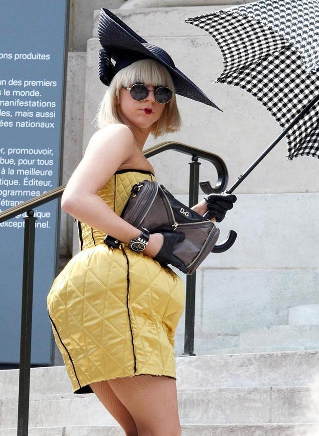 huge ass pics ass huge lady dress fashion gaga