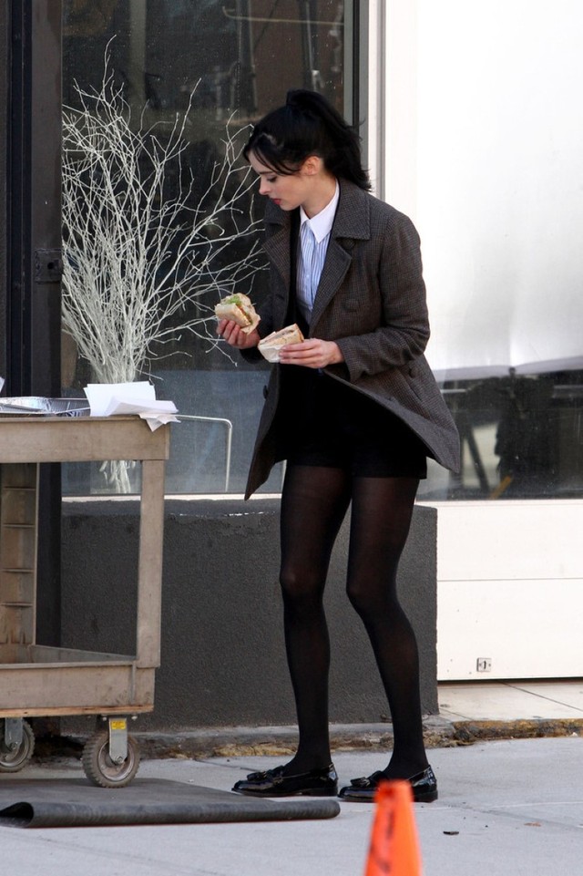sexy pantyhose picture gallery sexy set wearing nyc pantyhose krysten ritter assistance