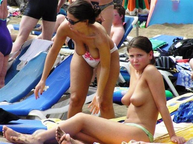sexy young women porn pics young sexy women men naturist info beach topless sunbathing naturistphotos