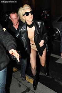 bare butt galleries celebrity photos lady gaga bare ass showing paris shopping gallery