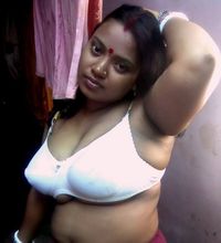 big young boobs pics milf aunties posing bra panty showing awesome cleavage boob curves tease their partners telugu bhabhi tight exposes