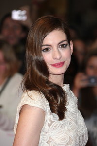 celeb sexy pics beauty trends anne hathaway ten sexy cel photo