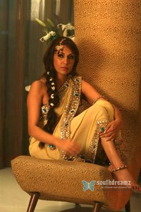 hot and sexy gallery indian models model pooja misrra bridal photo shoot masala hot sexy pictures southdreamz