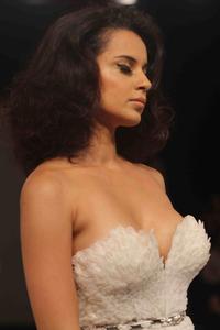 hot big bobs photo hot pics kangana ranaut cleavage show sexy photo stills boob press