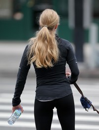 sexy pictures of asses gallery amanda seyfried jennifer carpenter sexy asses out jogging