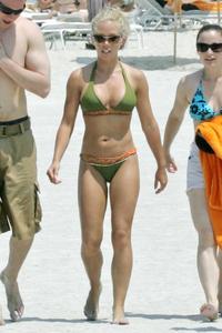 tits photo gallery celebrity photos gallery enlarged kendra wilkinson fake tits clothes