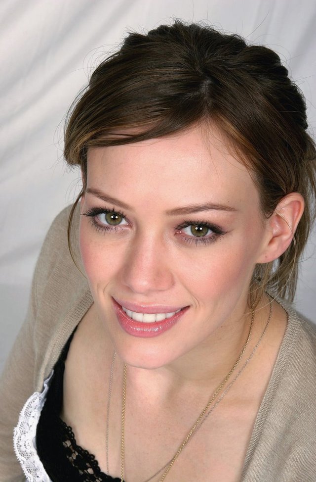 hot brunette pics celebrities brunette hillary duff