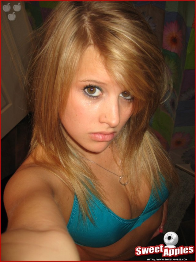 hot teenagers bikinis teen pics hot blonde shot bikini blue self taking alissa mirror
